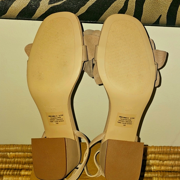 NIB SIZE 8.5 only worn on carpet - Picture 4 of 4